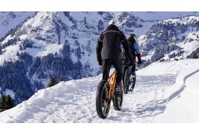 Outdoor in inverno: come scegliere il pantalone per la montagna